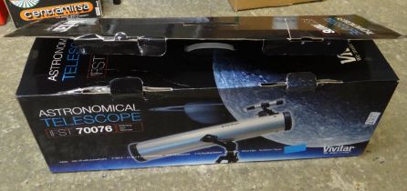 Boxed Vivitar Astronomical Telescope IFST70076, in original packaging. (B.P. 21% + VAT)