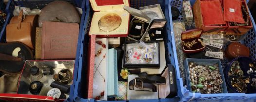 Three trays of assorted items to include: costume and other jewellery, badges, studs, compacts,