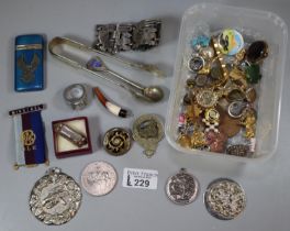 Collection of items to include: miniature Hohner harmonica, Audentes Fortuna Juvat badge, GB