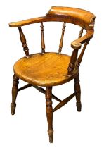 Early 20th Century elm and beech smokers bow elbow chair with baluster turned spindles, circular