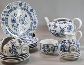 Collection of 20th century Meissen 'Blue Onion' and similar dinner and tea ware items to include: