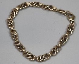 9ct gold curb link design ladies bracelet. 19.5cm long approx. 12.2g approx. (B.P. 21% + VAT)