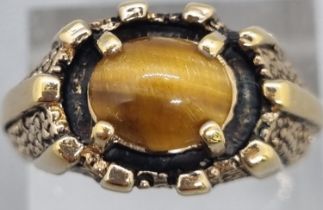 14ct gold ring inset with tiger's eye cabochon stone, ring size S. Weight 10.4g approx. (B.P.