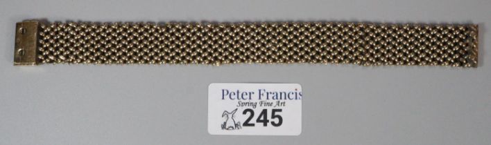 9ct gold mesh design bracelet. 18.5cm long approx. 30g approx. (B.P. 21% + VAT)