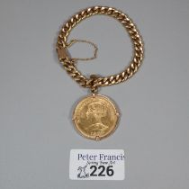 18ct gold chunky curb link bracelet, together with a gold Republica de Chile 1958 100 pesos coin.