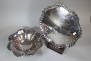 Silver pedestal bowl with repeating frilled edges, by J.B Chatterley & Sons Ltd, Birmingham, 1944.