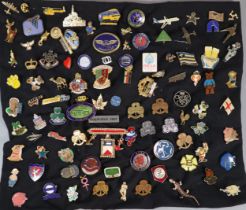Collection of vintage and other badges to include: KLM-Junior Pilot, Girl Guides, Holiday Inn,