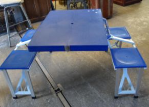 Foldable picnic table. (B.P. 21% + VAT)