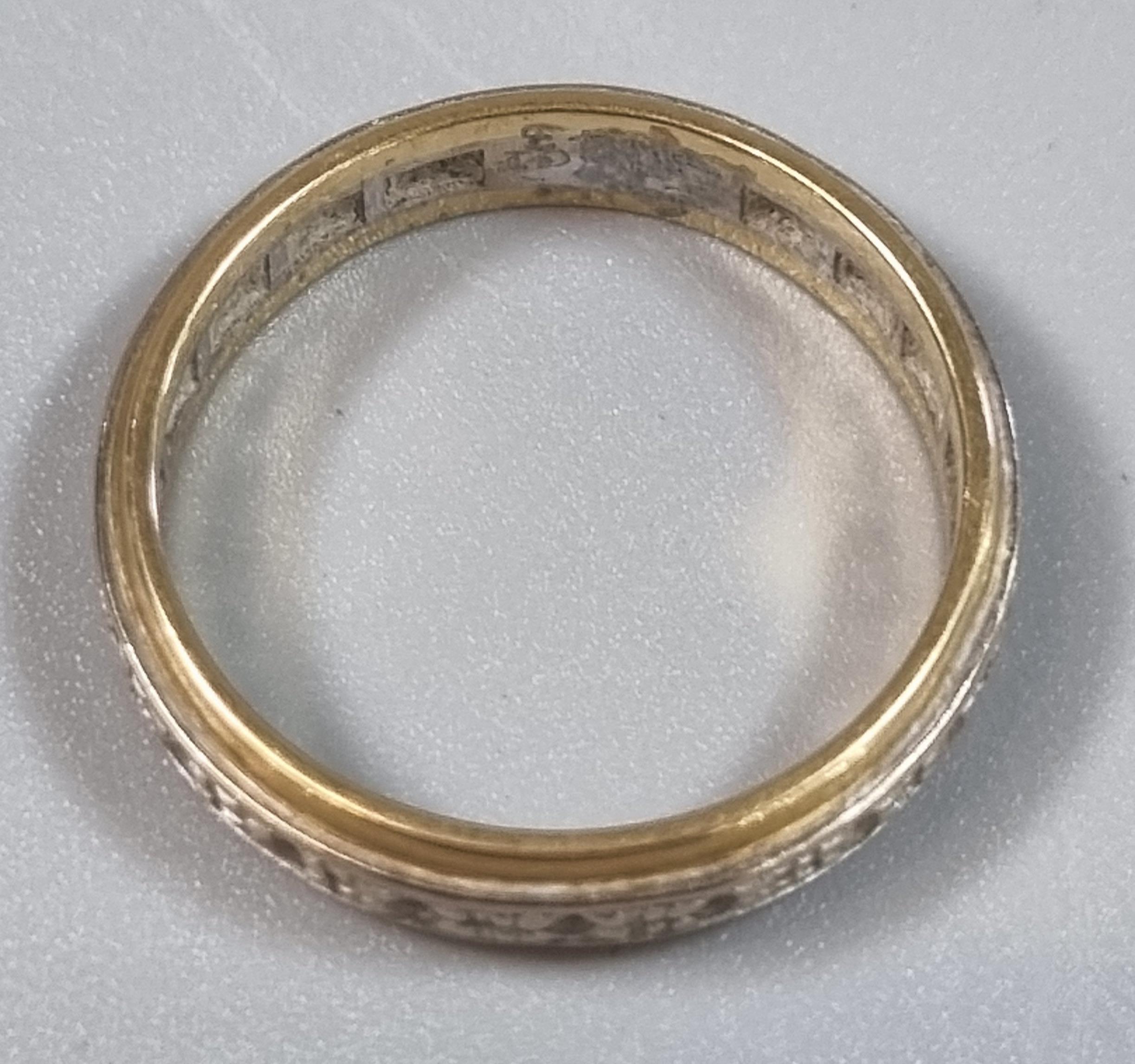 18ct gold eternity style ring. 2.5g approx. Size J1/2. (B.P. 21% + VAT) - Image 3 of 4