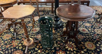 Collection of furnishing items to include: various torchere stands, octagonal occasional table and