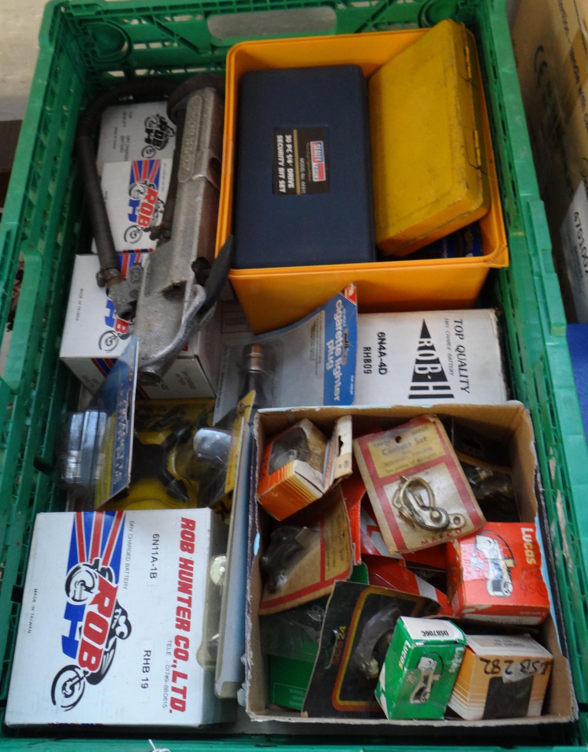 Crate of automobilia to include: Dunlop industrial tyre air line pressure pump inflator, Rob