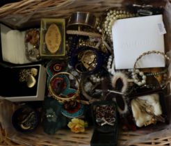 Wicker basket of various jewellery to include: pearls, brooches, necklaces, bangles, bracelets
