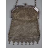Art Deco design silver and mesh ladies handbag/purse, Frank William Cole, Birmingham 1922. (B.P. 21%