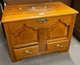 18th century style pale oak coffwr bach, the moulded top above two pointed ogee panels with two