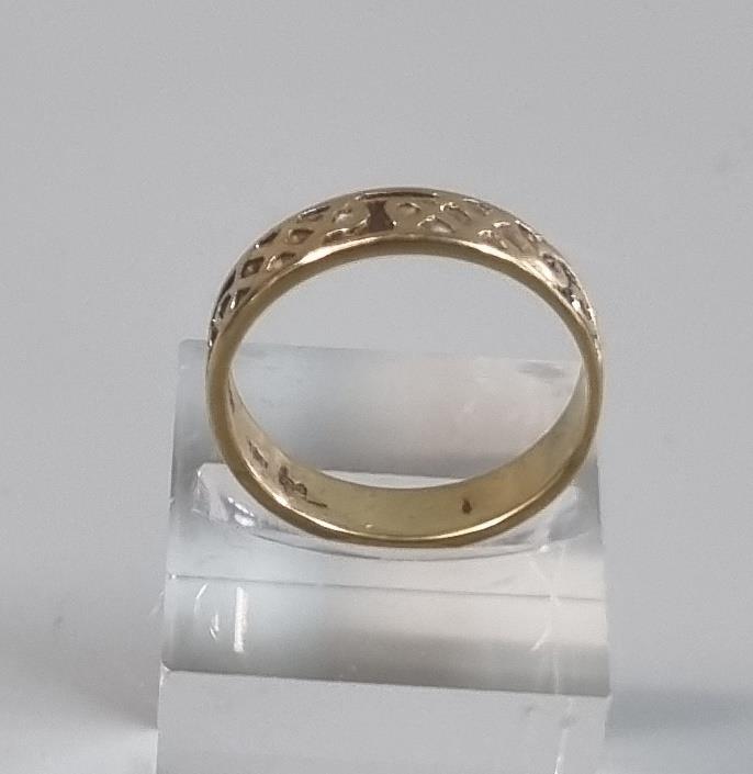 9ct gold Celtic design wedding band. 3.5g approx. Size S1/2. (B.P. 21% + VAT) - Image 2 of 4