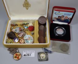 Collection of assorted boy scouts related items, different athletics medallions, pin badges, Baden