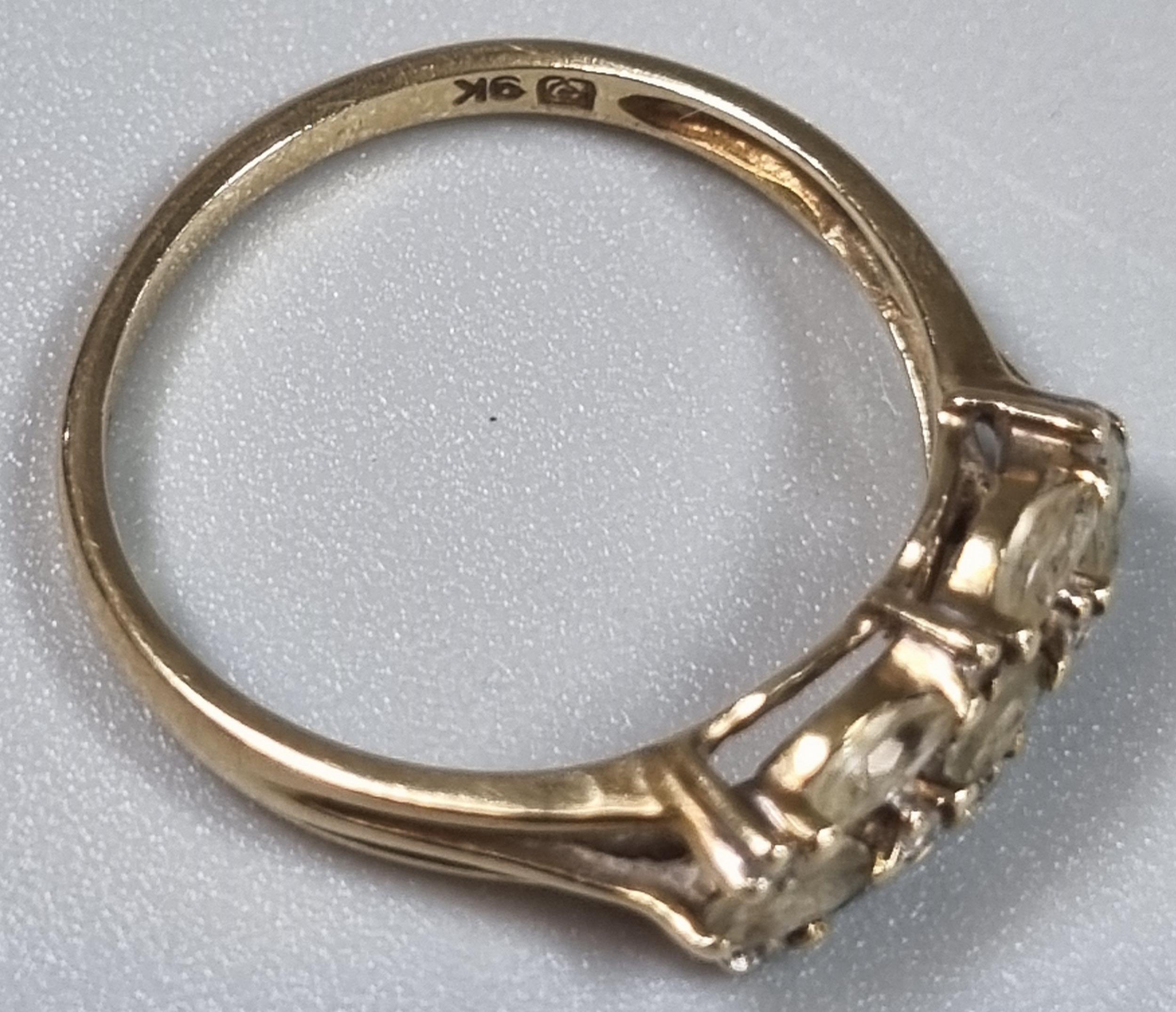 9ct gold coloured stone and diamond ring. 1.7g approx. Size O1/2. (B.P. 21% + VAT) - Image 4 of 5