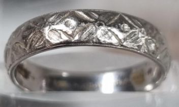 Platinum engraved wedding band. 4.8g approx. Size L. (B.P. 21% + VAT)