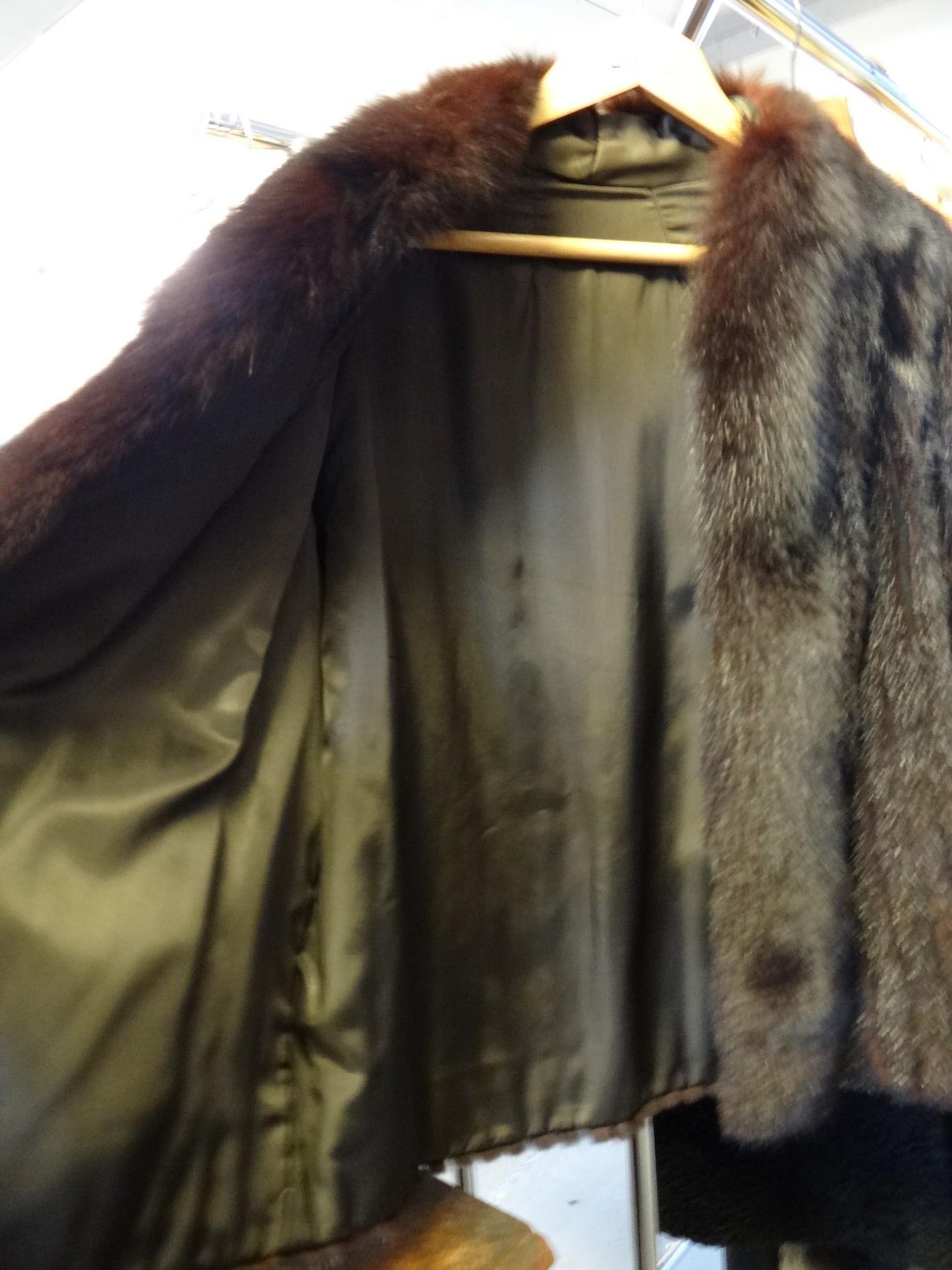 Four vintage ladies fur jackets and coats to include: a black ranch mink fur jacket with fox fur - Image 7 of 10