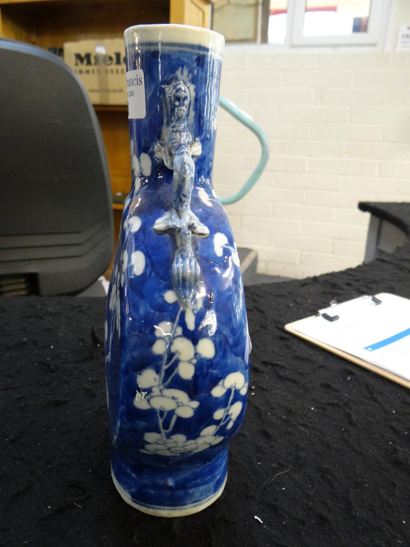 19th century Chinese export porcelain blue and white moon flask, depicting flower and prunus - Image 7 of 12