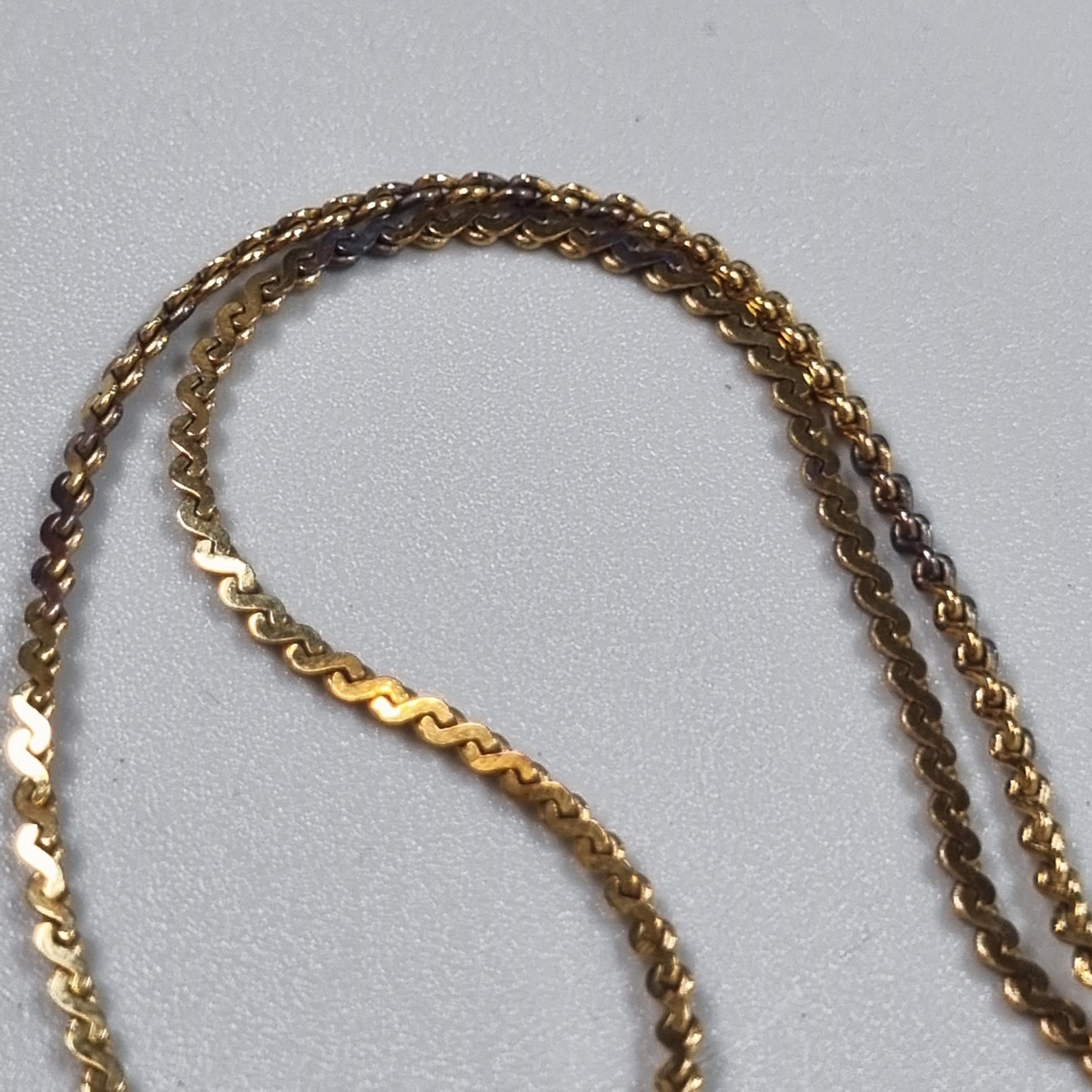 9ct gold chain with small pendant. 5g approx. (B.P. 21% + VAT) - Image 3 of 3