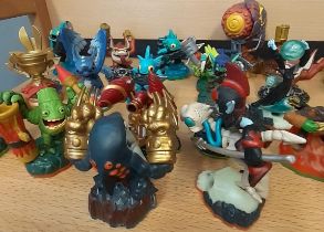 Large collection of Skylander character figures to include: First Series 2011 Original Spyro's