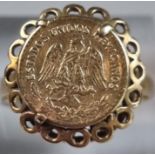 9ct gold ring inset with a small Mexican Pesos coin marked 'Estados Unidos Mexicanos'. 4g approx.