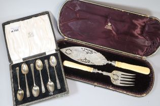 Set of six silver teaspoons in fitted case, 2.5 troy ounces together with a cased silver plated fish