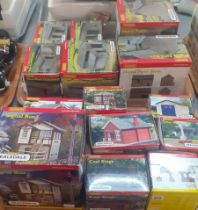 Large collection of Hornby Skaledale buildings, all in original boxes to include: the Vicarage,