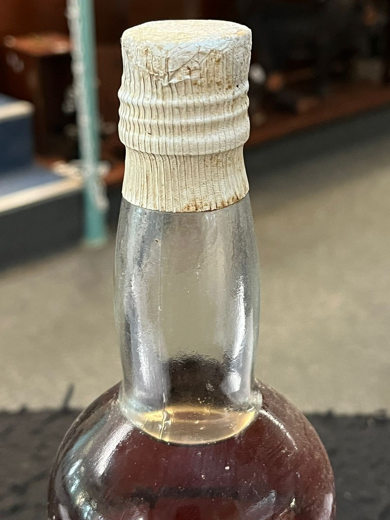 Bottle of vintage W & A Gilbey's, Governor General Jamaica Rum. 70% proof. (B.P. 21% + VAT) - Image 5 of 6