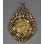 Queen Victoria gold Sovereign 1889, in 9ct gold filigree pendant mount. Total weight 14.9g