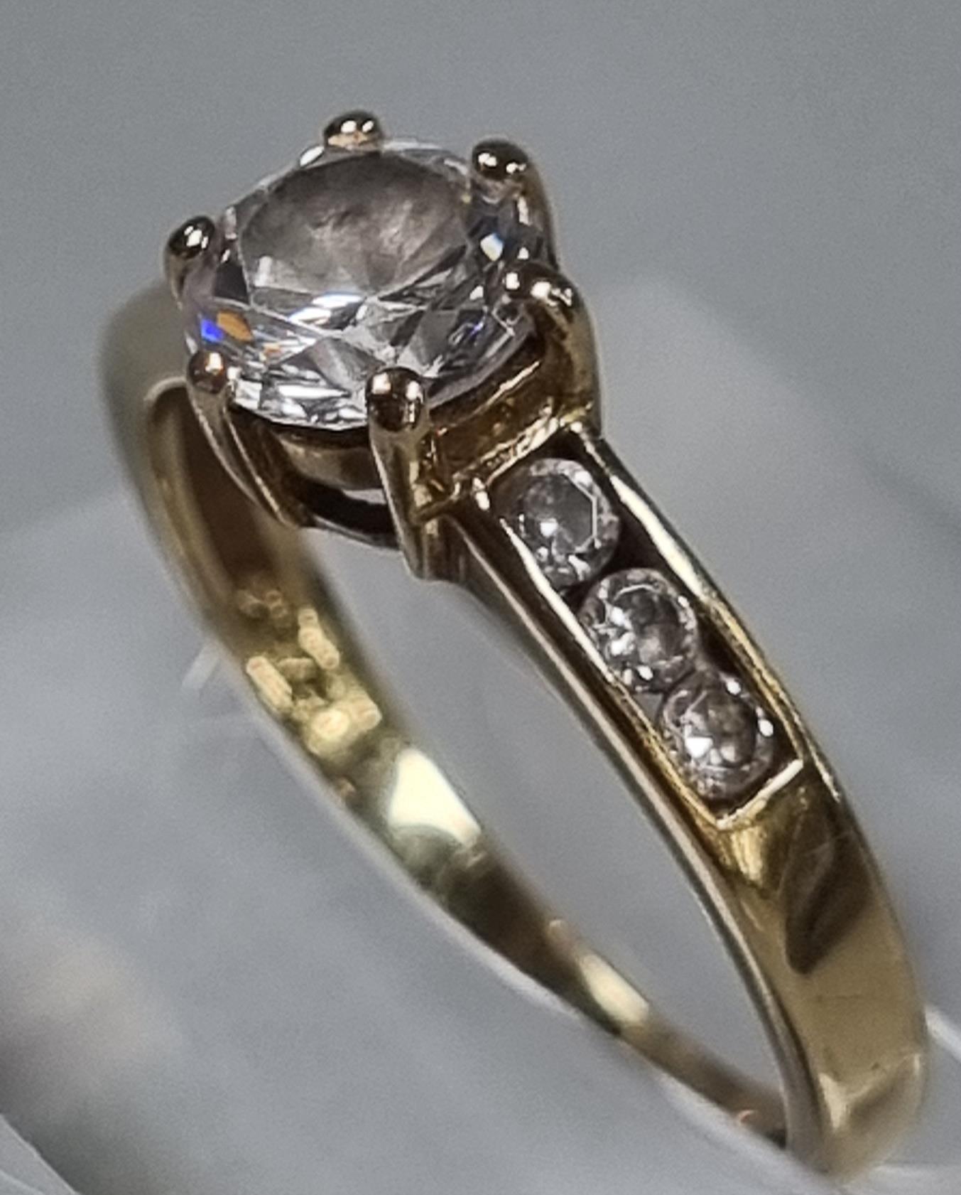 9ct gold and cubic zirconia solitaire design ring. 2.2g approx. Size L1/2. (B.P. 21% + VAT) - Image 2 of 4