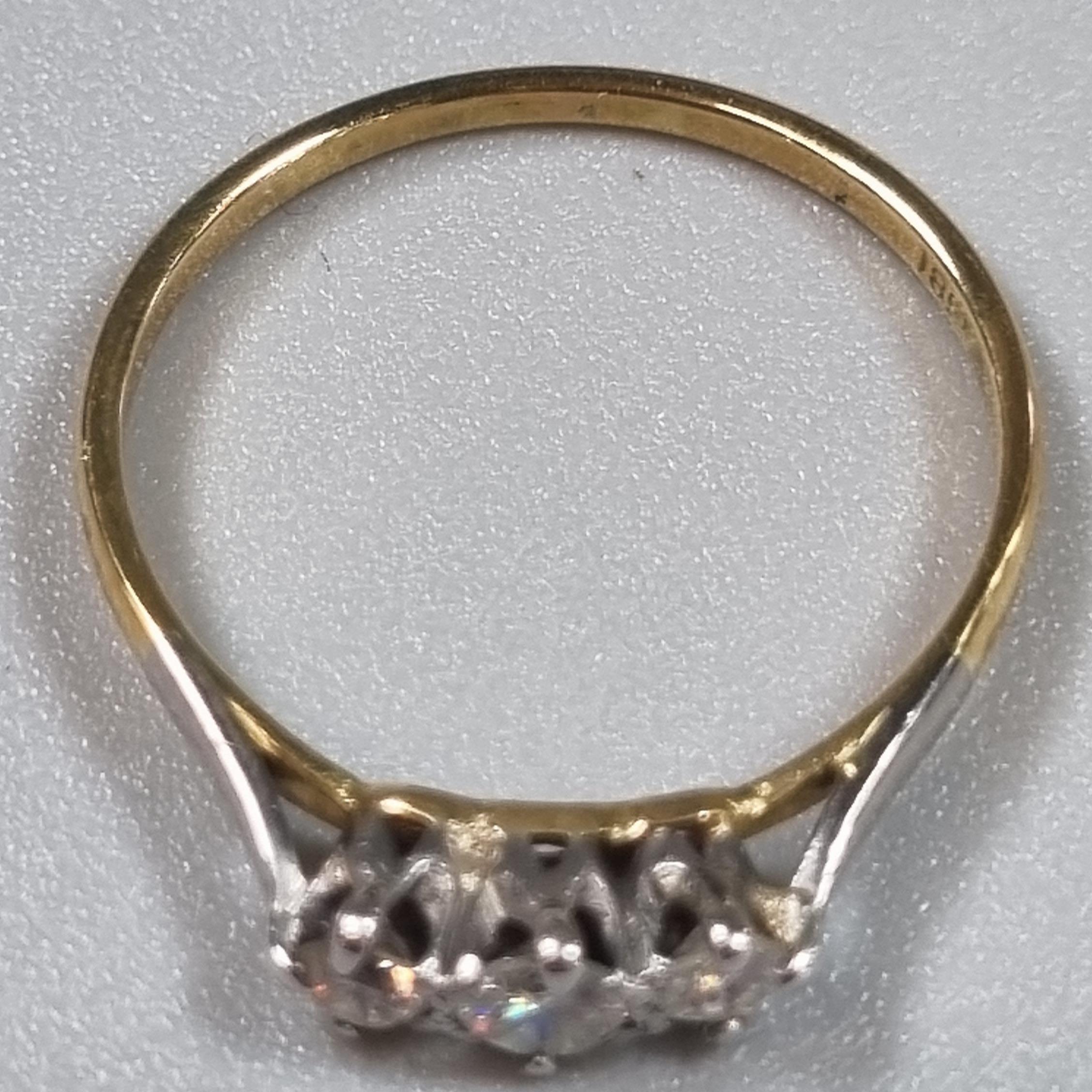 18ct gold diamond three stone ring. 1.7g approx. Size N1/2. (B.P. 21% + VAT) - Image 4 of 5