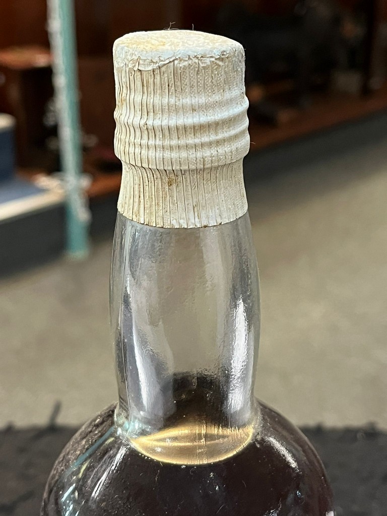 Bottle of vintage W & A Gilbey's, Governor General Jamaica Rum. 70% proof. (B.P. 21% + VAT) - Image 2 of 6