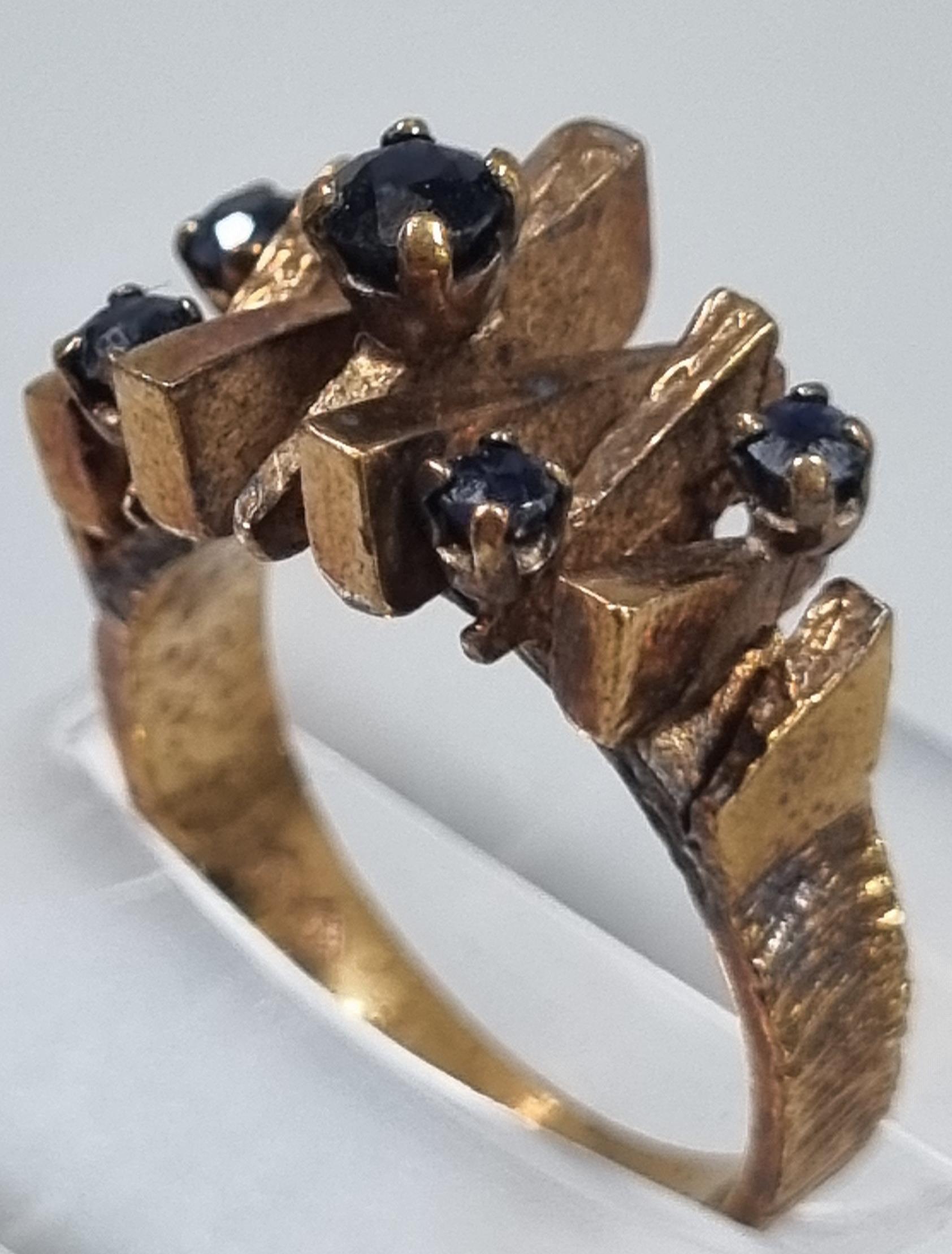 9ct gold modernist design and blue stone dress ring. 5g approx. Size K1/2. (B.P. 21% + VAT) - Image 2 of 4