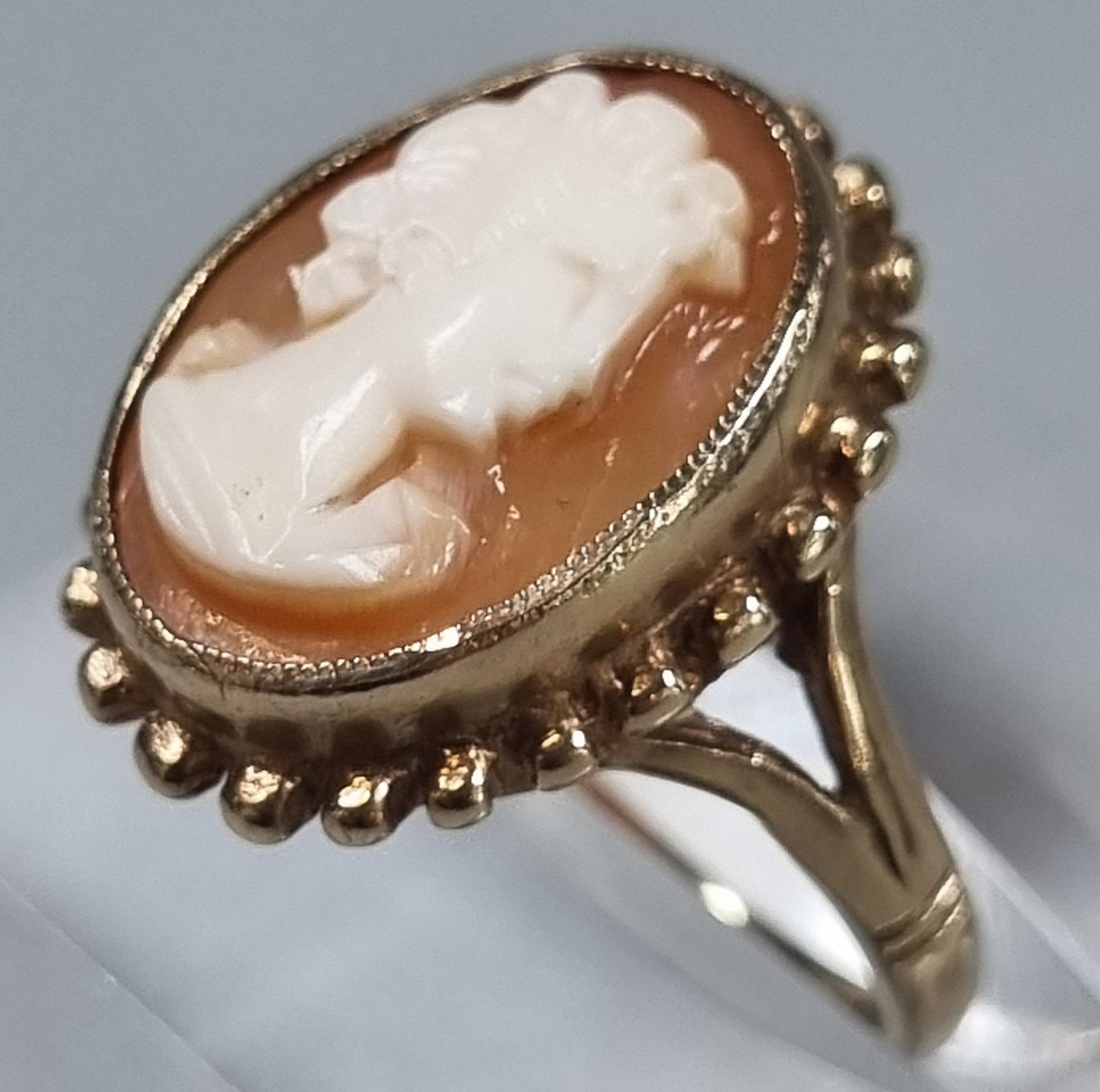 9ct gold cameo portrait ring. 3g approx. size L. (B.P. 21% + VAT) - Image 2 of 4