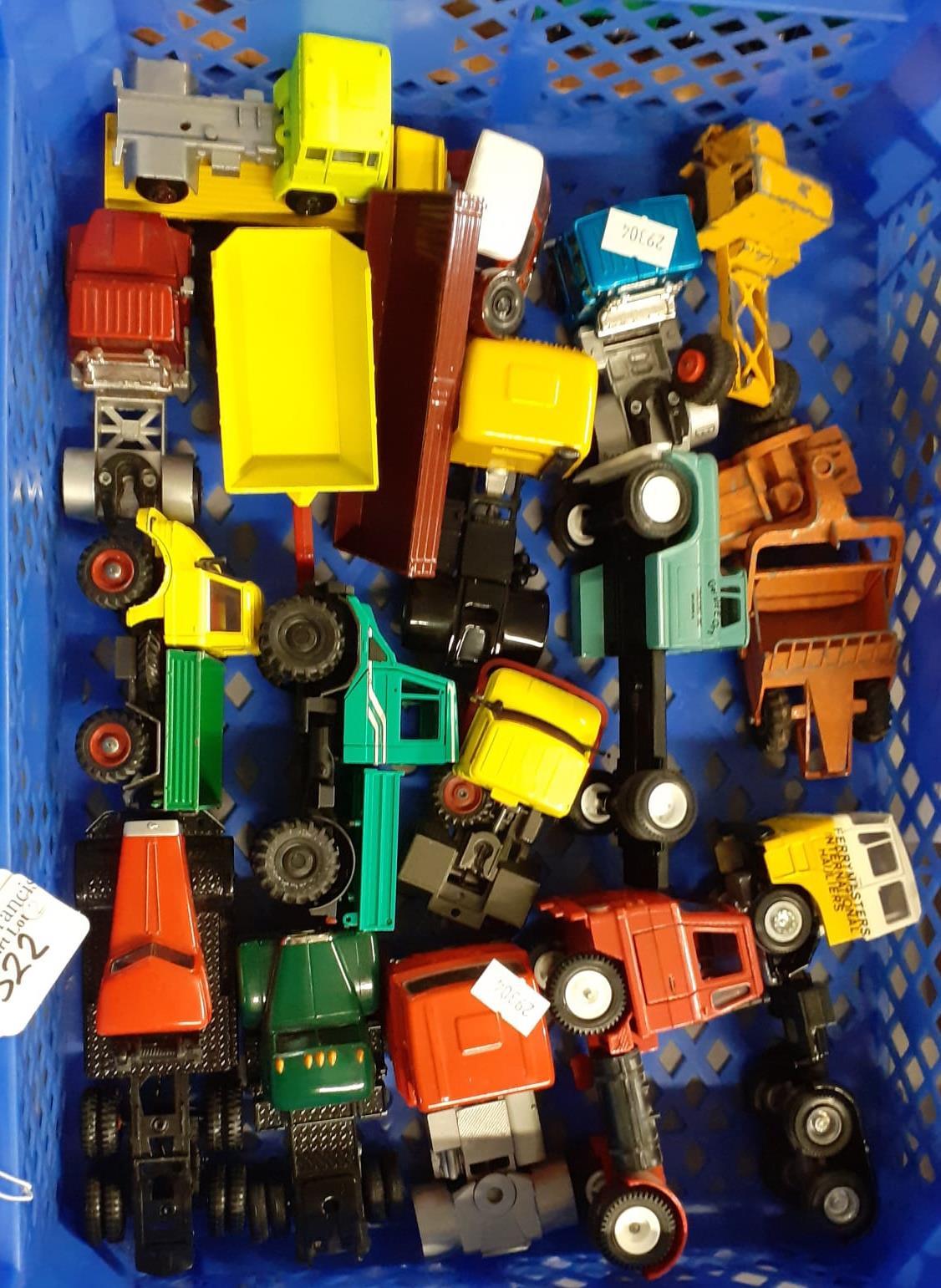 Tray of diecast model and other vehicles in original boxes to include: Corgi, Land Rover, Corgi Ford