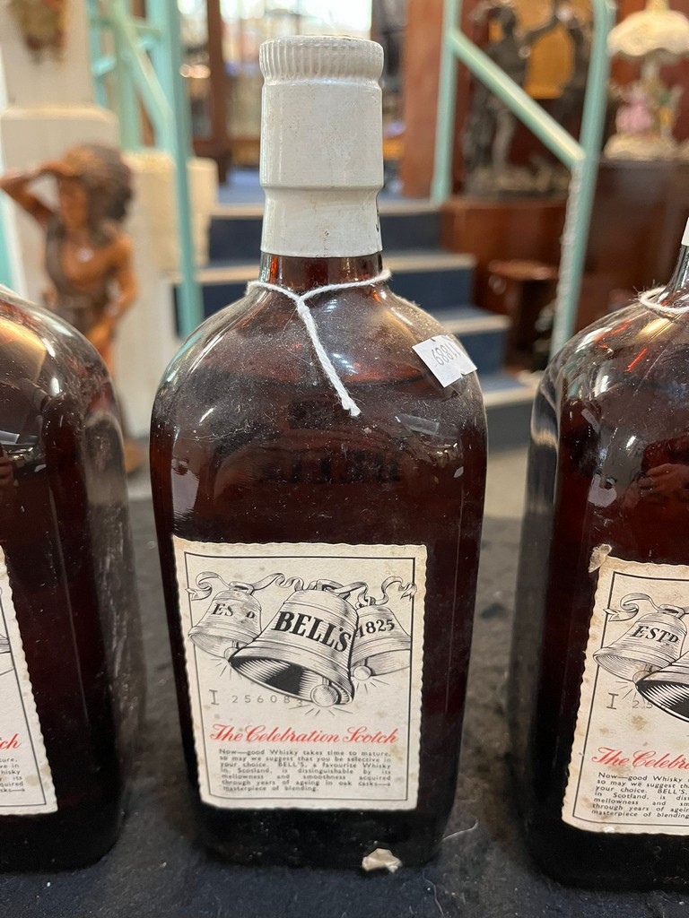 Three bottles of Bell's Royal VAT De Luxe Liqueur Blended Scotch Whisky. 70% proof. (B.P. 21% + VAT) - Image 4 of 5