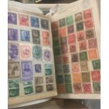 All World stamp collection in various old albums. Many 100s of stamps, mostly used. (B.P. 21% + VAT)