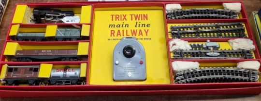 OO gauge Trix Twin Mainline Railway set in original box with instruction book. (B.P. 21% + VAT)