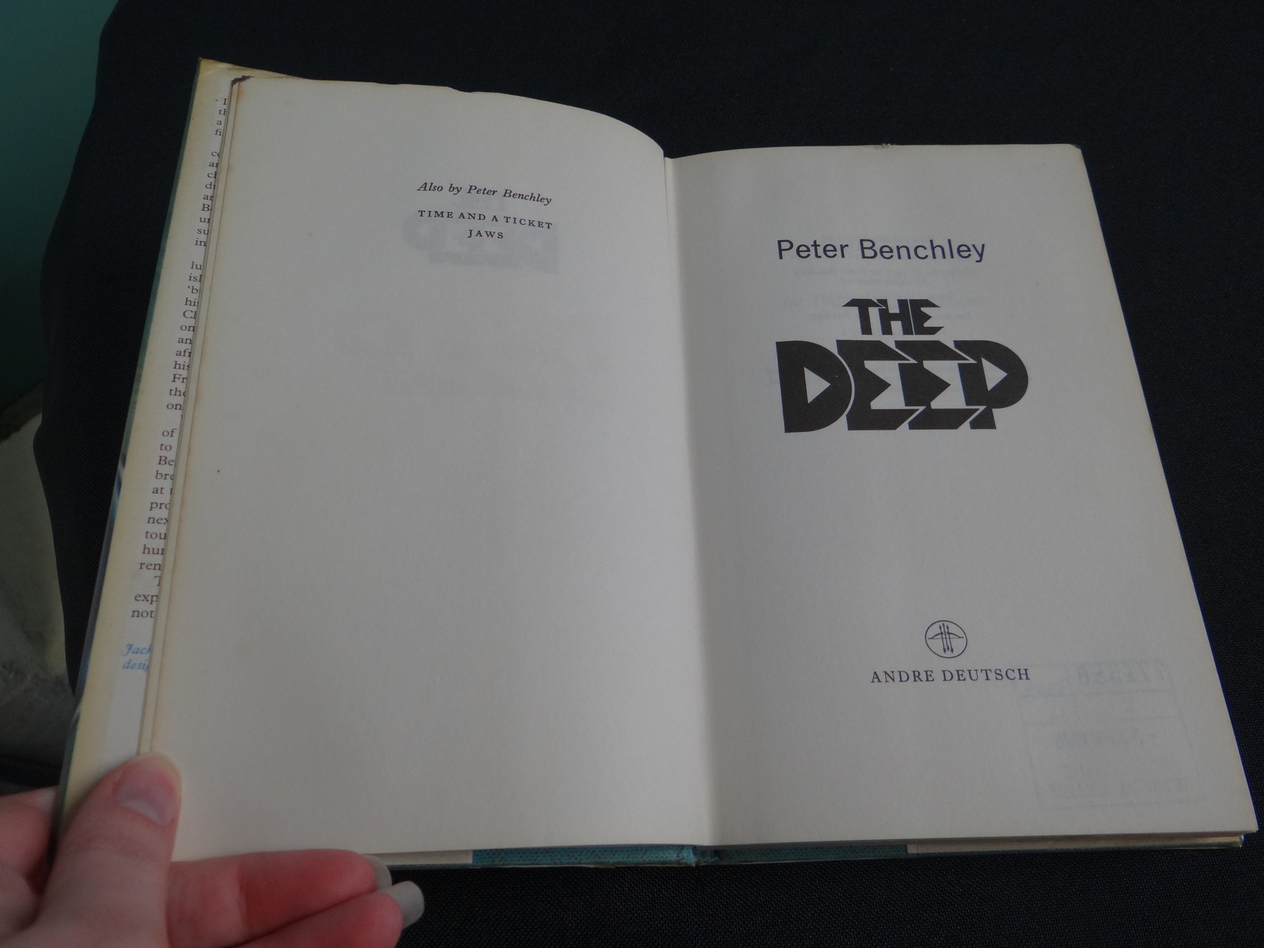 Benchley, Peter; 'Jaws' and 'The Deep', first editions, published by Andre Deutsch, 1974 & 1976. - Image 9 of 10