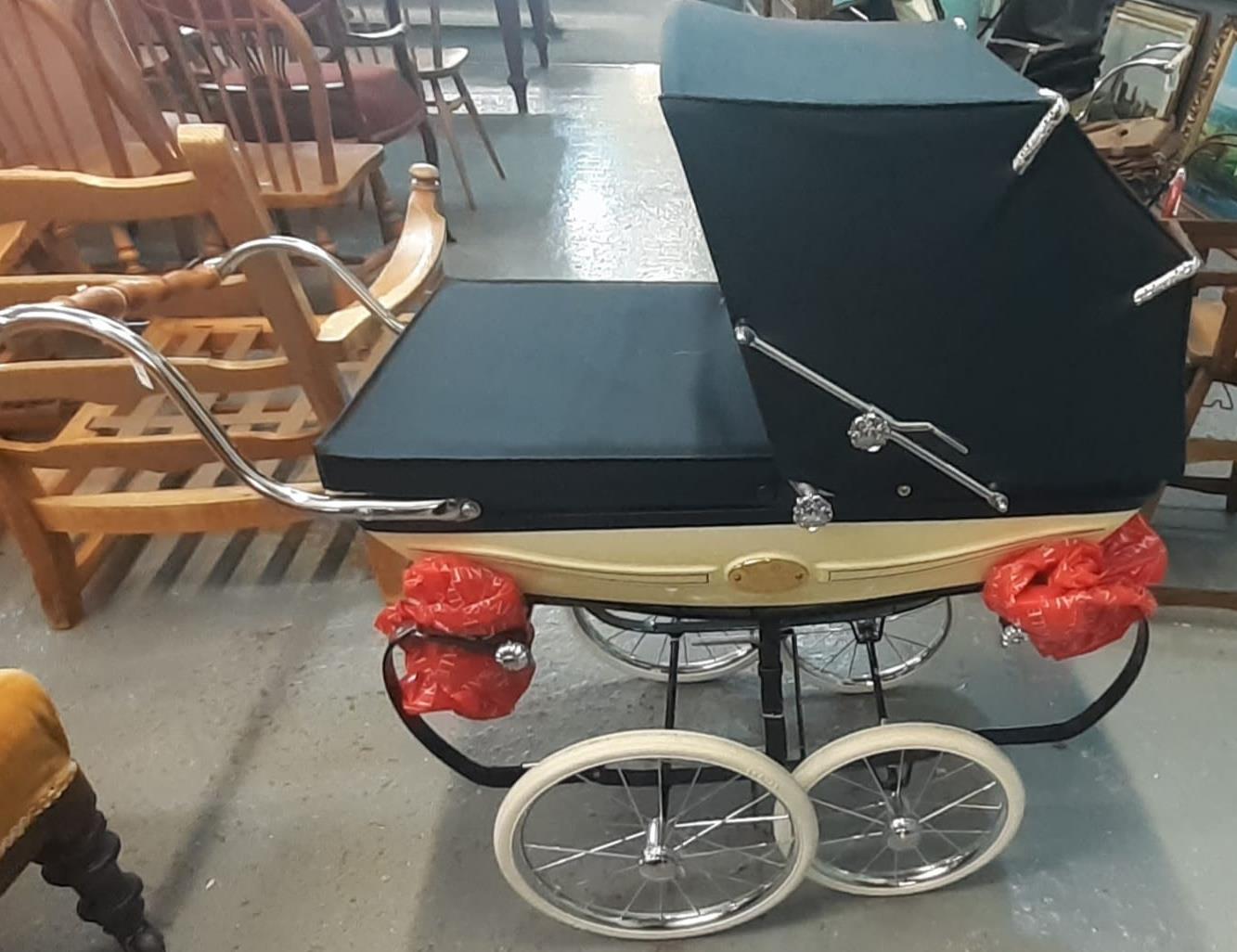 Silver Cross, limited edition, Millennium Dolls Pram/Carriage - registered 2000 - Number 277 with