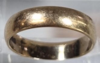 9ct gold wedding band. 2.8g approx. Size m1/2. (B.P. 21% + VAT)