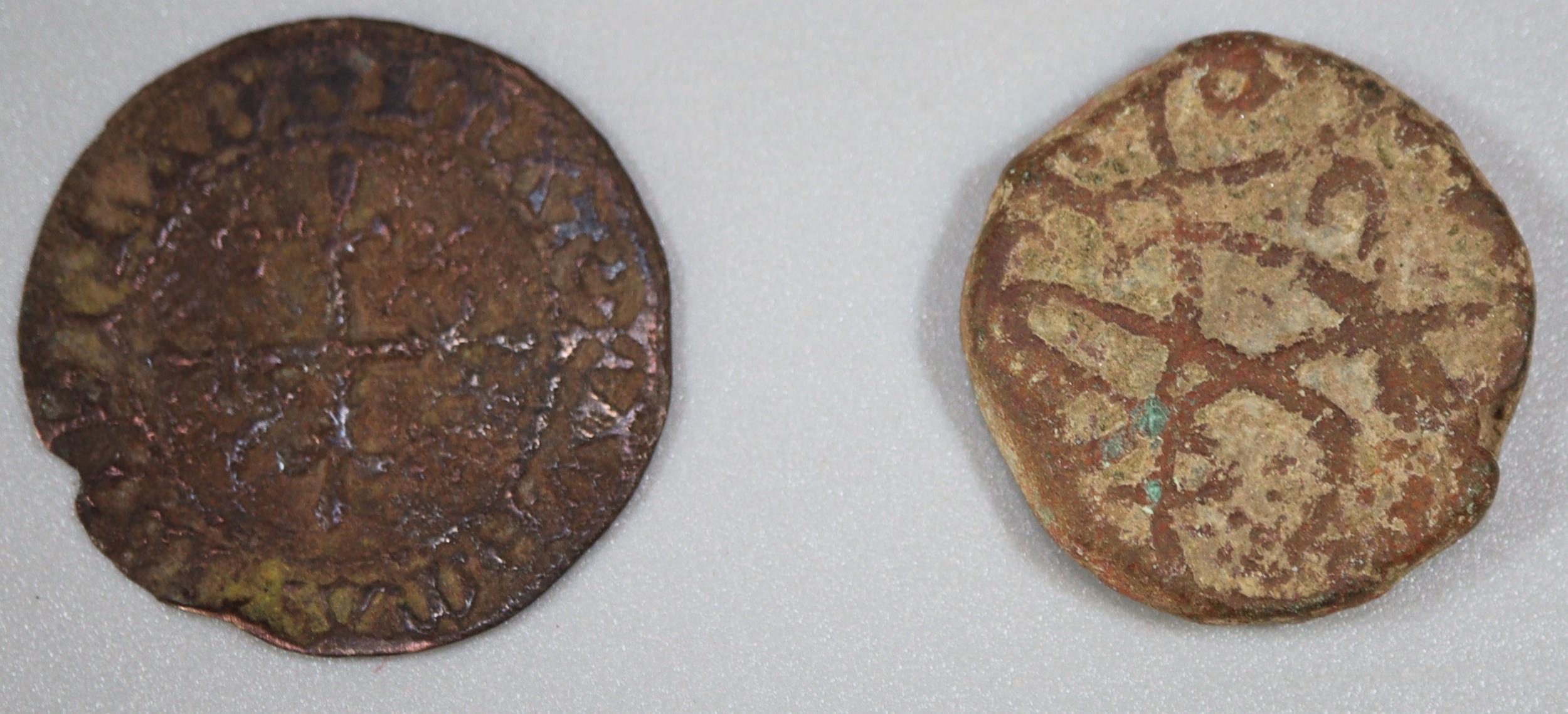 16th/17th century French Jetton copper alloy token together with a probably 16th/17th century copper - Image 2 of 6