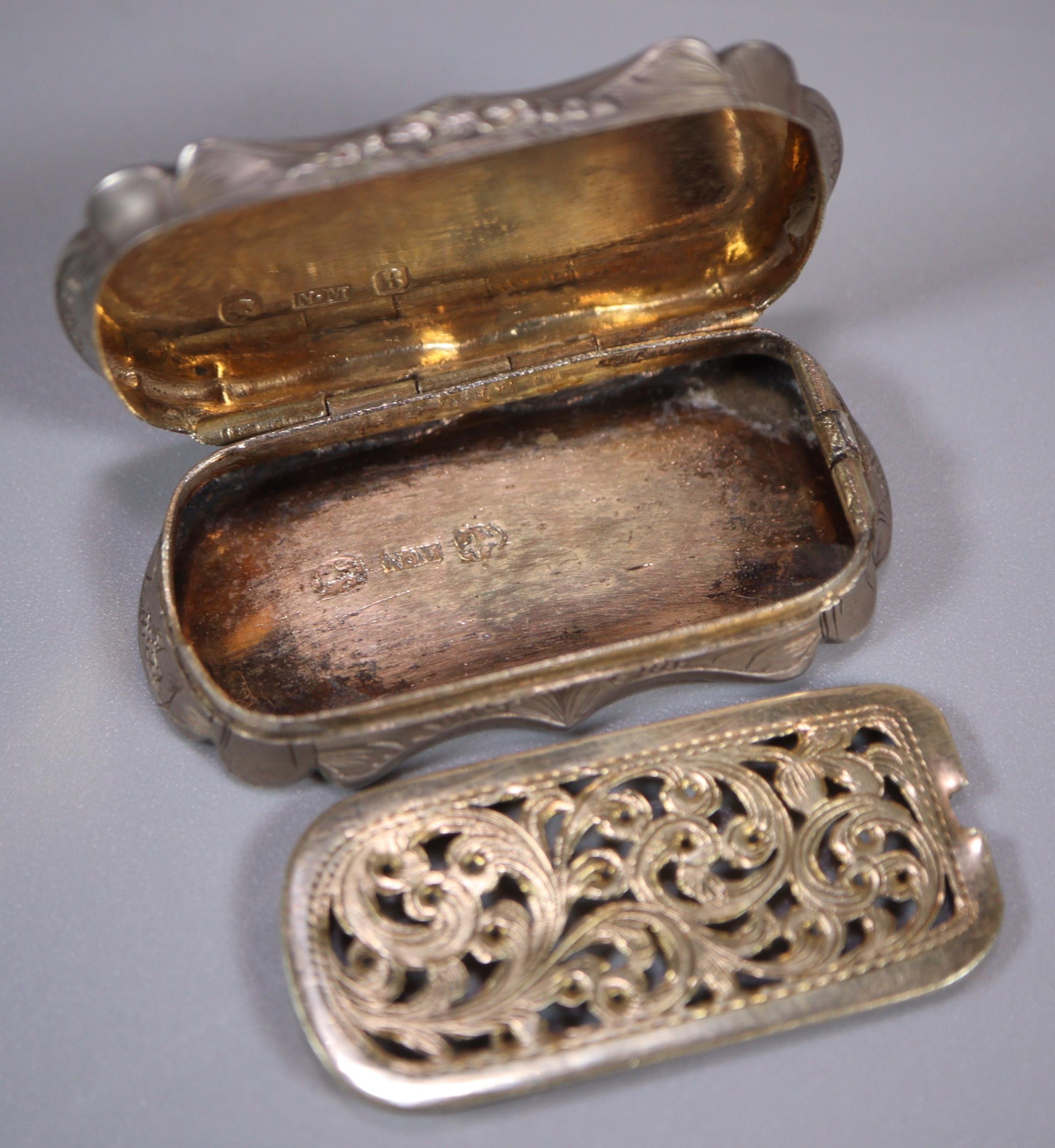 19th century silver vinaigrette with engraved floral designs, by Nathaniel Mills, the top marked ' - Image 5 of 5