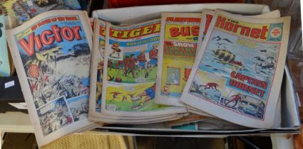 Collection of vintage 70's & 80's comic books to include: 'Eagle', 'Tiger', 'Buster', '2000 AD