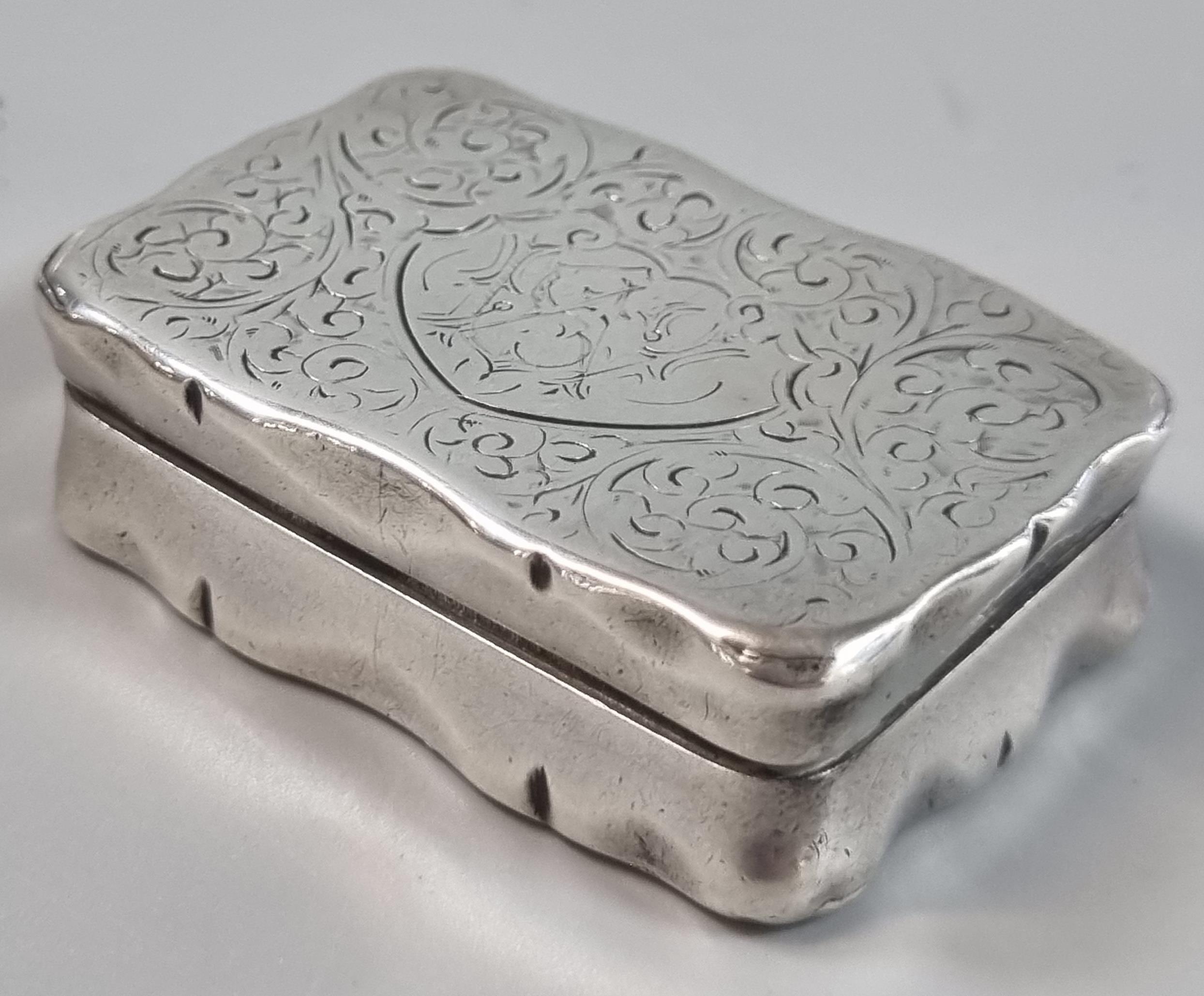 Silver snuff box with hinged foliate engraved cover. Birmingham hallmarks. 1.5 troy oz approx. 5.5cm