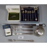 Box of oddments to include: set of miniature spoons with hardstone terminals, silver plate Ich