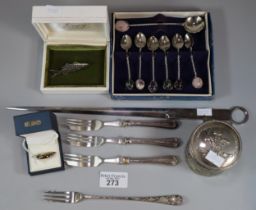 Box of oddments to include: set of miniature spoons with hardstone terminals, silver plate Ich