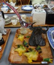 Tray of assorted items to include: a glass cockerel, three metal wall hanging ducks by Barkside